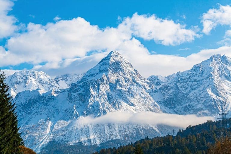 Komad glečera usmrtio najmanje šest planinara