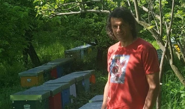 Nekada najskuplji fudbaler svijeta, a sada pravi med da prehrani porodicu