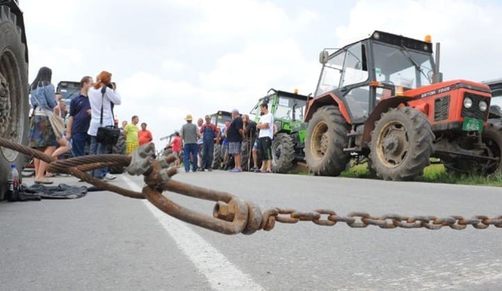 VELIKI PROTEST U BIJELJINI: Traktorima kreću prema centru, stiže podrška iz Federacije BiH…
