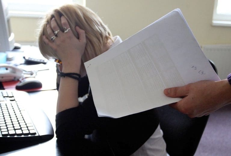 Mobing na poslu: Kada poslušnost postane važnija od kompetencije - psihološki vodič