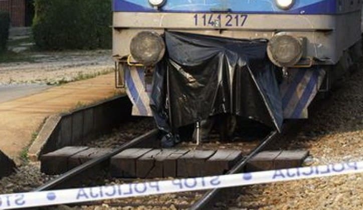 Voz se zakucao u kamion, vozač kamiona hitno prevezen u dom zdravlja