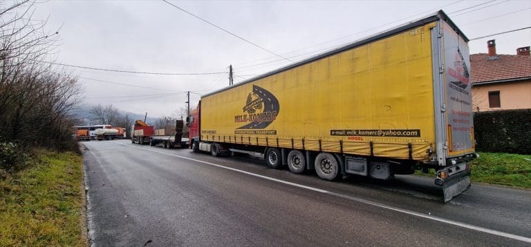 Stanje na putevima u BiH jutros: Provjerite gdje su radovi i zastoji, gužve na granicama