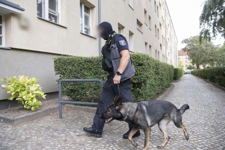 Njemačka zabranila ekstremnu desničarku grupu Hammerskins Deutschland, policija pretresa stanove njenih članova