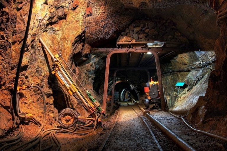 Spasilačka jedinica više od 24 sata pokušava doći do zaglavljenog rudara