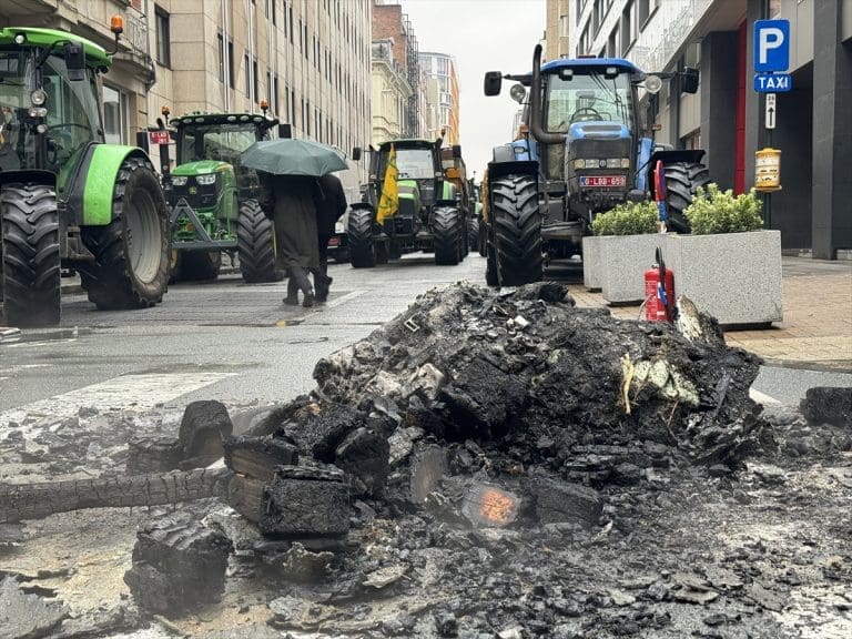 Brisel: Veliki protesti poljoprivrednika pred sastanak ministara poljoprivrede EU-a