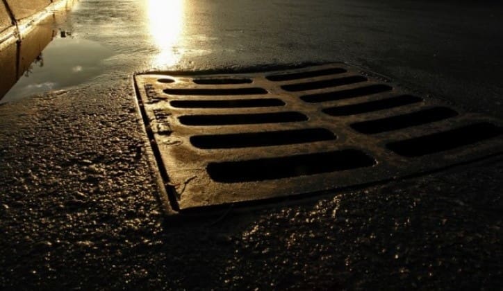 Izazvao dvije saobraćajke, pa se 30 sati krio u kanalizaciji