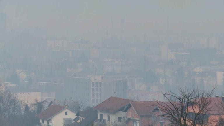 Sarajevo u vrhu liste gradova sa najzagađenijim zrakom, zrak vrlo nezdrav