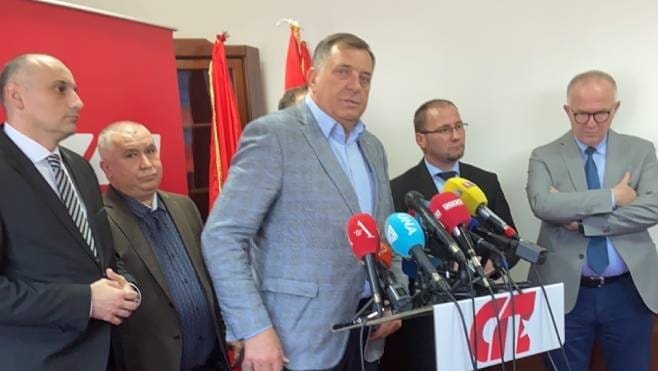 Dodik najavio povećanje i plata i penzija!