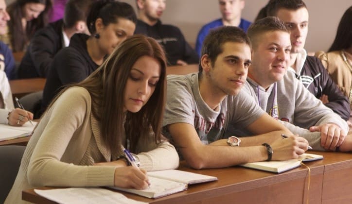 Na univerzitetima u BiH nema više ko da studira: Masovno odustaju od studiranja, upisuju privatne fakultete ili odlaze