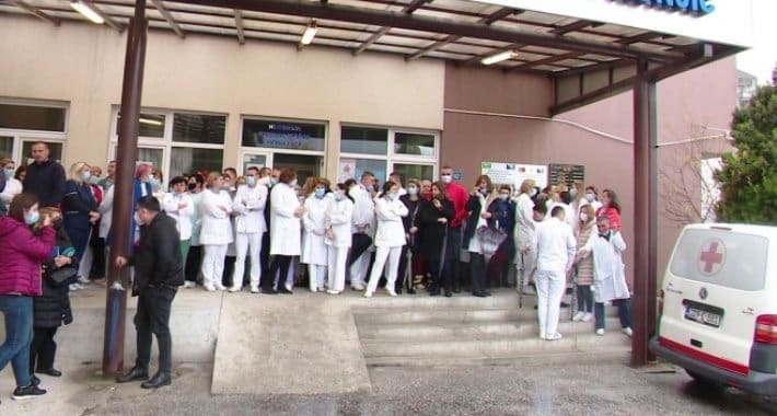 Štrajk u DZ Konjic, sindikat o finansijskoj dubiozi: Kriminal bez presedana u bijelim mantilima