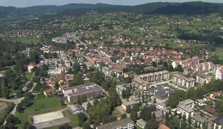 Optužbe za političku korupciju u Tesliću: SNSD i SDS razmjenjuju teške riječi