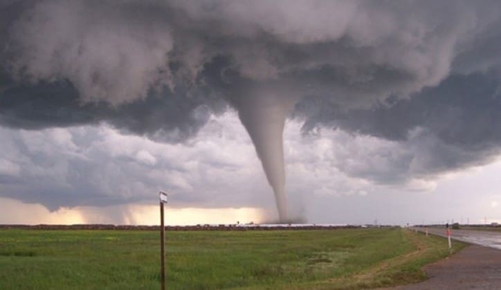 Razorni tornado pogodio Njemačku: “Kada mi je odletjela na fudbalsko igralište”