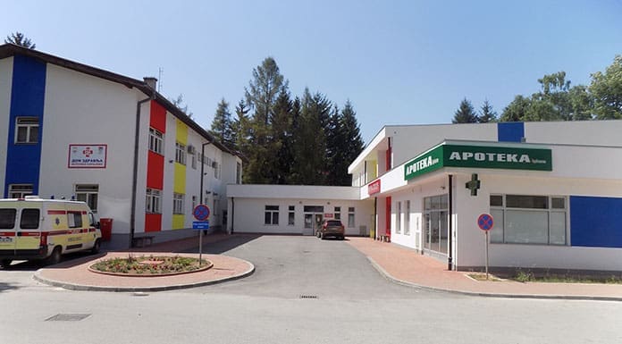 Sve nas je manje, prirodni priraštaj negativan a trudnice daju urin u toaletima bez funkcionalnih brava