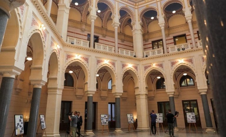 Na dan kada je granatirana i uništena otvorena obnovljena stalna izložbena postavka Vijećnica