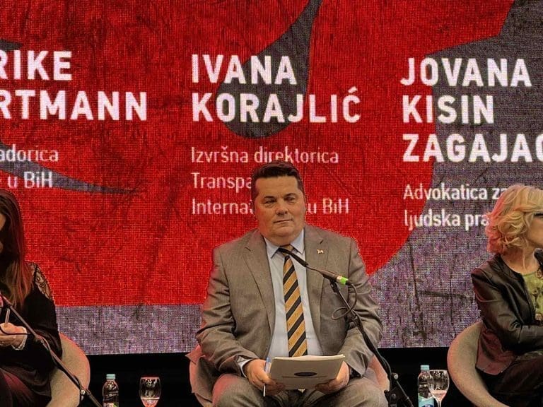 Stevandić pred ambasadorima EU: Strane vlade imaju pravo finansirati NVO, time ne postaju agenti