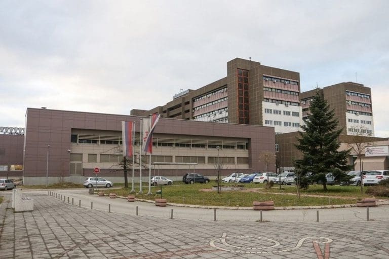 Preminula radnica UKC-a RS koja je pala sa petog sprata