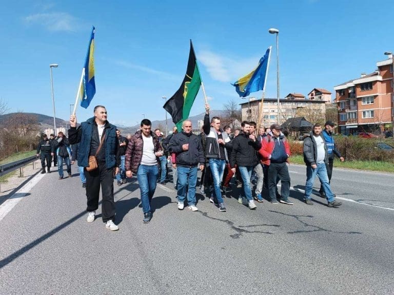 Rudari probili policijski kordon i blokirali autoput: Jedan rudar povrijeđen
