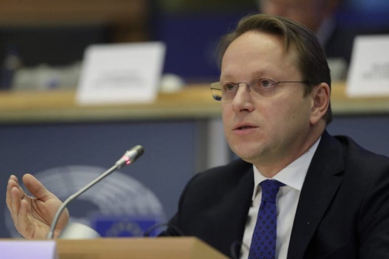 Varhelyi o kandidatskom statusu BiH: To nije ponuda političkoj eliti nego državi