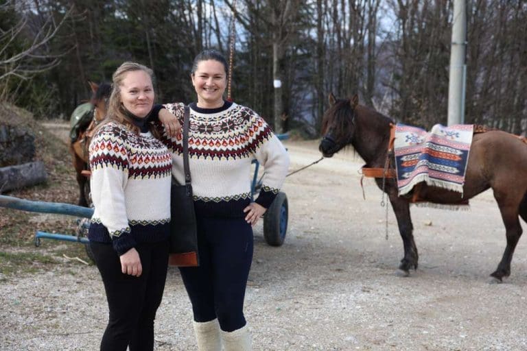 Poslije 30 godina života u Nizozemskoj, vratila se u BiH. Pobijedila je ljubav prema rodnom kraju, prirodi i bosanskom brdskom konju