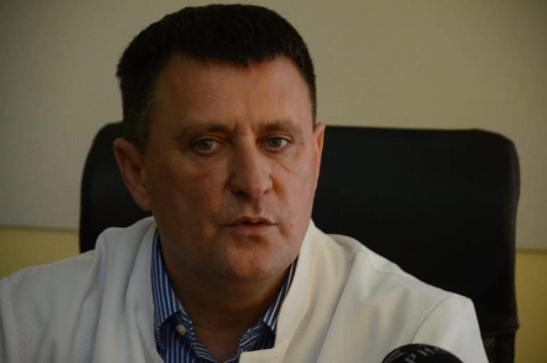 Đajić na koncertu povodom početka škole proglašen “vitezom” i djeci dijelio sladoled „crvene boje“