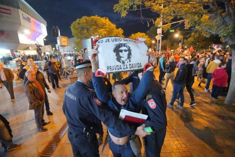 Aleksandar Trifunović: Večeras je na Trgu u Banjaluci bilo sve isto kao u proteklih 30 godina. I bio je Davor.