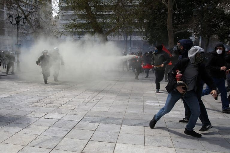 Grčka policija intervenisala suzavcem na novim protestima zbog željezničke nesreće