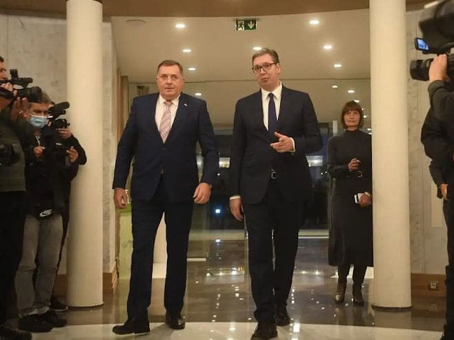 Nova.rs: Jedva primijetan Vučićev potez je direktan prst u oko Dodiku?