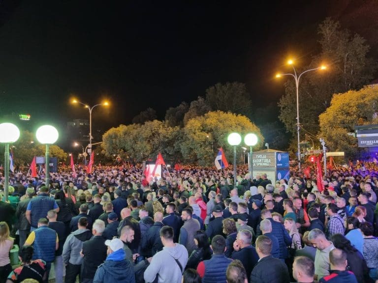Pomoću matematike i Gugla izračunao koliko je ljudi bilo na na mitingu “Otadžbina zove” u Banjaluci