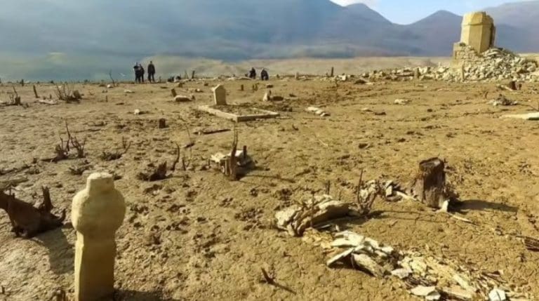 U ovom dijelu BiH nekad su živjeli imućni ljudi. A onda je jezero sve potopilo – sela, škole, grobove, kuće…
