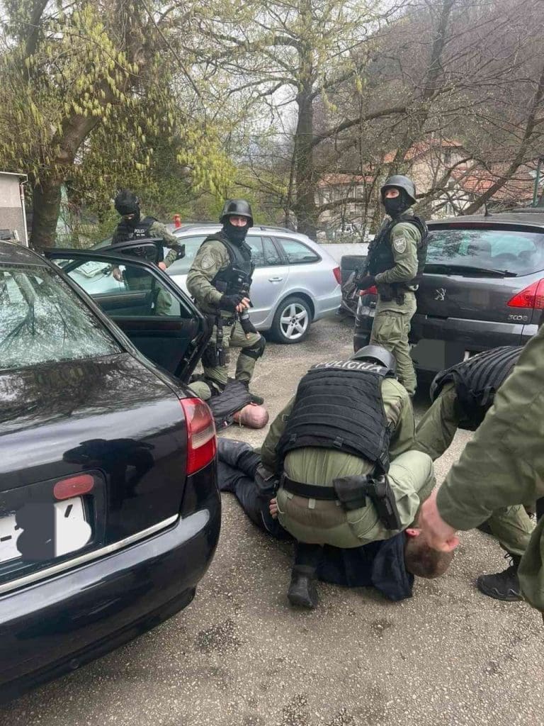 Akcija ‘Meta II’ – Pretresi u Zenici i Banjaluci, uhapšeno više osoba, pronađena droga i oružje