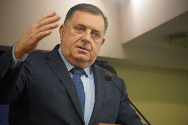 Dodik: Ja ću Sattlera istući!