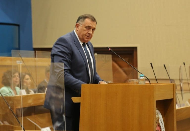 Dodik objavio: Nagradićemo sve radnike javne uprave koji su radili za nas od kuće, onlajn!