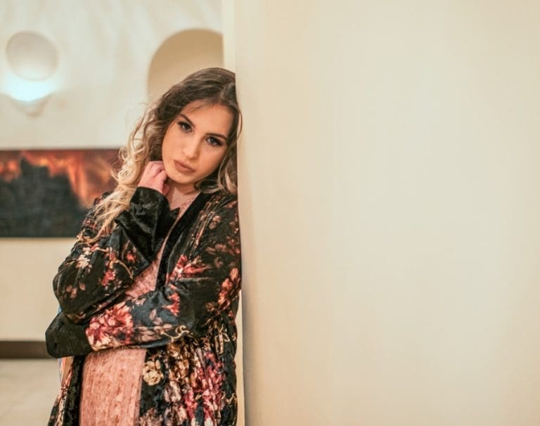 Objavljena nova knjiga poezije Mihaele Šumić „Imenik Laure Carvalhoˮ
