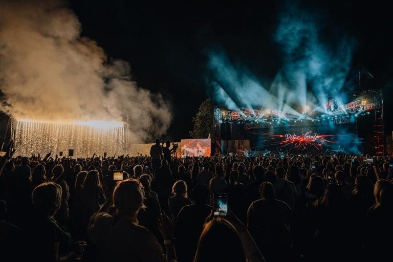 Grandiozno zatvaranje BANJA LUKA FESTA: Nina Badrić i Petar Grašo donijeli duh Mediterana i publici priredili veče za pamćenje