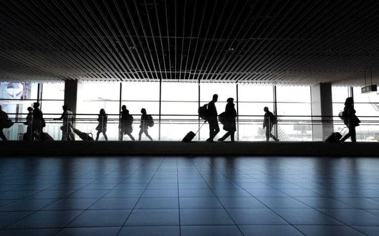 Na aerodromu počeli raditi roboti policajci