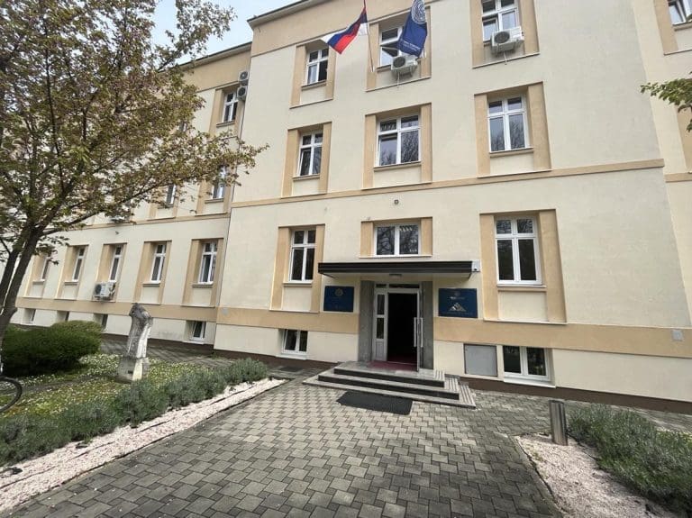 Viši asistent Pravnog fakulteta udaljen sa radnog mjesta zbog nedoličnog ponašanja