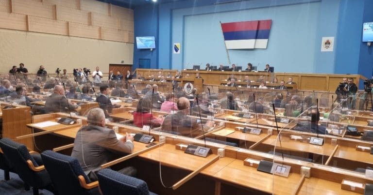 “Rješenje nije davati mladima po 100 KM, već ih zaposliti”