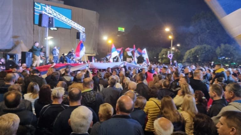 Pogledajte fotografije BUKE sa Trga Krajine (FOTO )