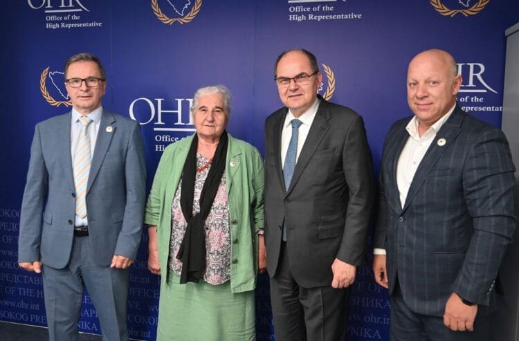Šmit u Srebrenici: Negiranje zločina je neprihvatljivo