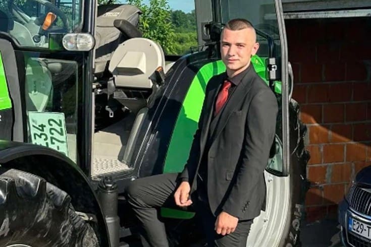 Svi su oduševljeni jer sam došao traktorom na maturu (VIDEO)