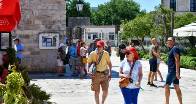 BiH za pet mjeseci posjetilo oko 615 hiljada turista, u maju ih bilo skoro 190 hiljada