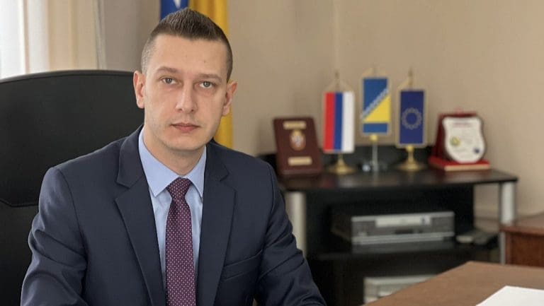 Goganović: Vojnici jedu trulo voće, čizme nisu mijenjali sedam godina, a Helez želi helikoptere