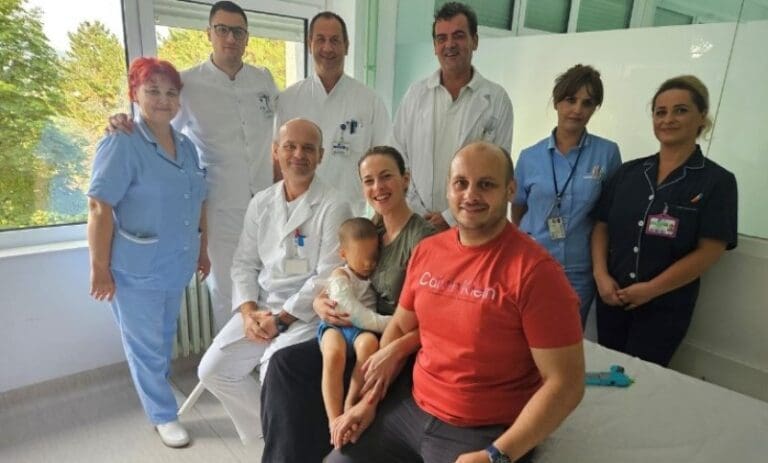 Uspjeh ljekara iz BiH! Spasena ruka dvogodišnjem dječaku