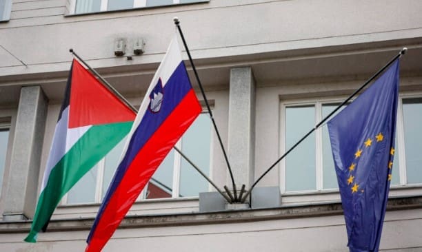 Palestinska zastava istaknuta na zgradi Vlade Slovenije