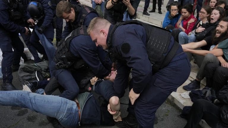 Nasilno učešće u protestima: Uhapšeno više od 170 klimatskih aktivista