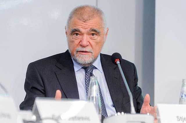 Mesić kritikovao Milanovića zbog odnosa prema Dodiku: “Šta imaš s njim razgovarati?