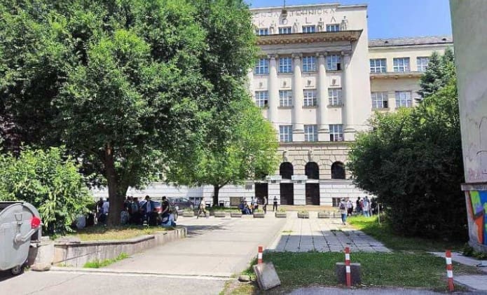 Dojave o bombama u tri srednje škole u Sarajevu