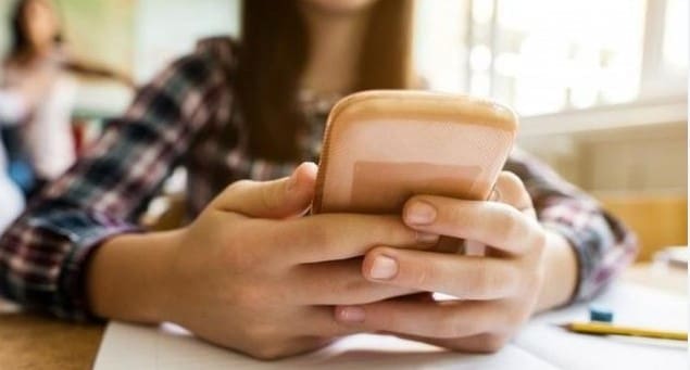 Nakon Holandije još jedna evropska zemlja uvodi zabrane mobilnih telefona u školama