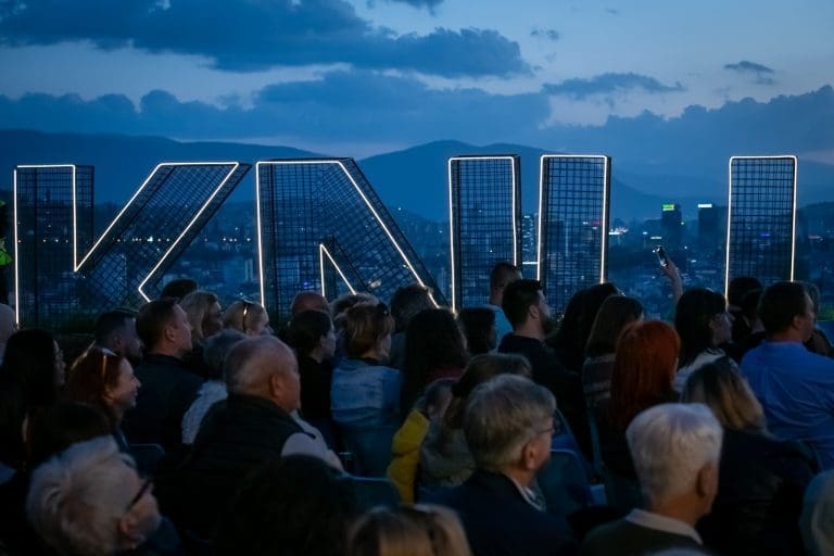 KULTURA NA ULICE 2024!: 18. JUNA NA POZORIŠNOM TRGU SUSAN SONTAG KONCERT SARAJEVO BIG BAND ORKESTRA