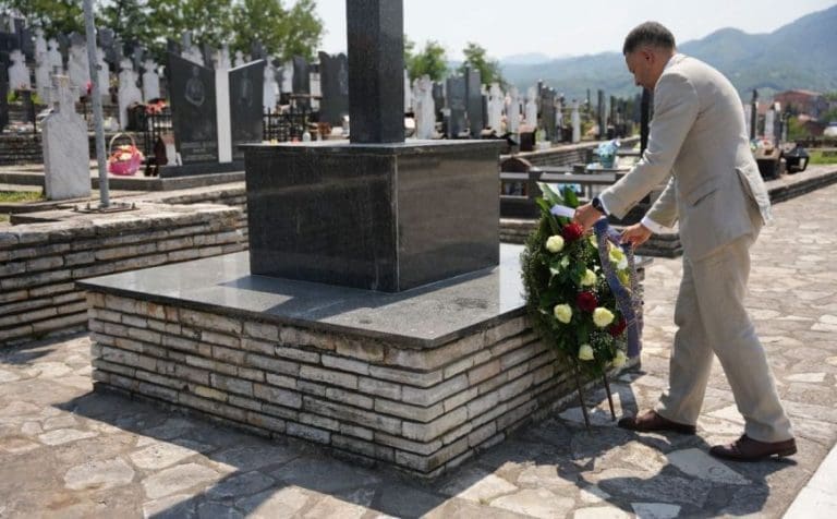 Bratunac: Jesu li civilne žrtve iste i zašto je odavanje pošte srpskim civilima izazvalo lavinu osuda u Sarajevu?